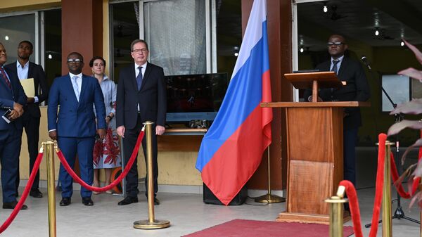 Посол России в ДРК Алексей Сентебов на открытии выставки