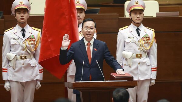 Во Ван Тхыонг приносит присягу перед депутатами парламента во Вьетнаме