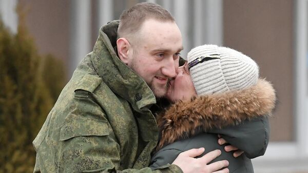 Встреча военнослужащих 2-го армейского корпуса ЛНР, вернувшихся из украинского плена, в Луганске