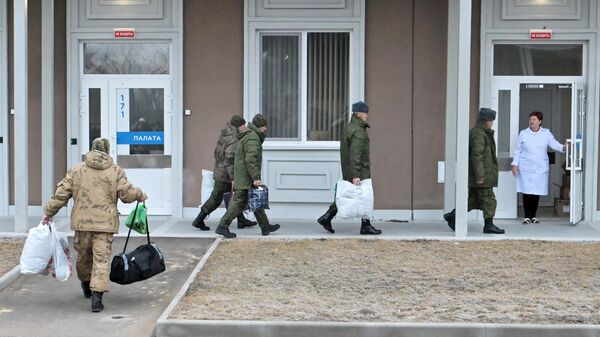 Военнослужащие в Республиканской больнице Луганска