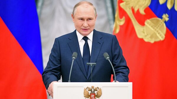 LIVE: Путин на церемонии награждения педагогов, чьи ученики получили звание Героя РФ