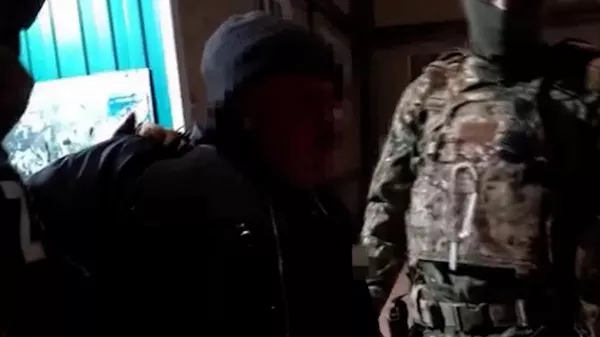 Кадры задержания жителя Комсомольска-на-Амуре, подозреваемого в госизмене. Видео ФСБ