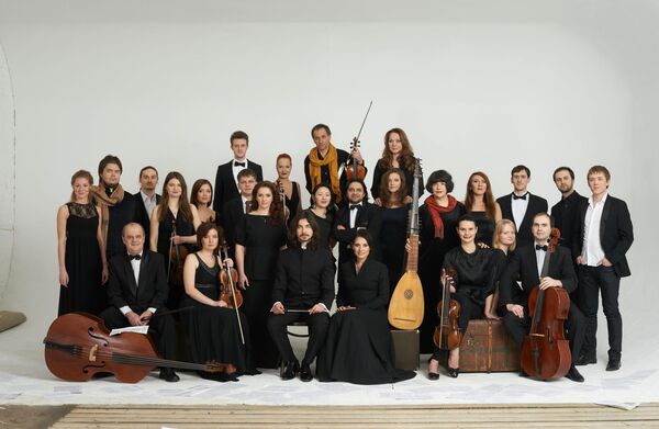 Дирижер Филипп Чижевский и оркестре Questa Musica Дирижер Филипп Чижевский и оркестре Questa Musica