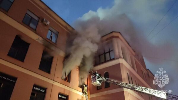 Пожар в административном здании в Кировском районе Санкт-Петербурга
