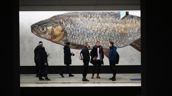 Мозаика с изображением рыбы в оформлении станции Нагатинский затон Большой кольцевой линии Московского метро