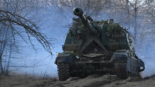 Самоходная артиллерийская установка (САУ) Мста-С на боевой позиции