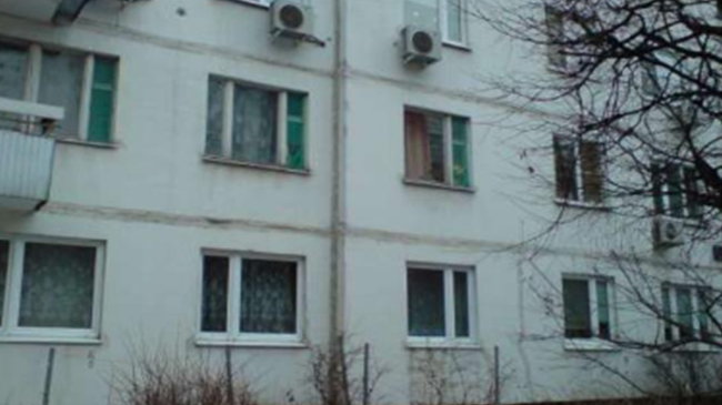 Межпанельные стыки в доме 26 на Осенней улице в московском районе Крылатское