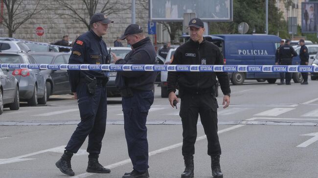 Полицейские возле здание суда в Подгорице, Черногория
