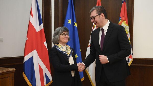 Президент Сербии Александр Вучич и посол Великобритании в Сербии Шэн Маклауд во время встречи