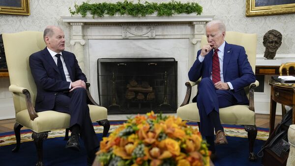 Канцлер Германии Олаф Шольц и президент США Джо Байден во время встречи в Вашингтоне