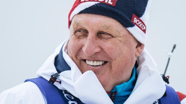 Тренер сборной России по лыжному спорту Юрий Бородавко во время 2х7,5 км скиатлона среди женщин в рамках всероссийских соревнований по лыжным гонкам Чемпионские высоты в Архангельской области.