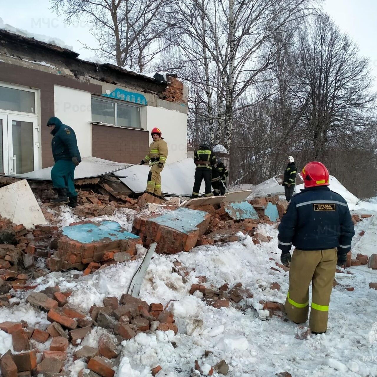 В Ивановской области при обрушении части кровли магазина погиб человек -  РИА Новости, 05.03.2023