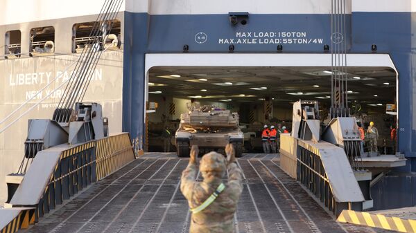 Выгрузка американской военной техники в порту Александруполис, Греция