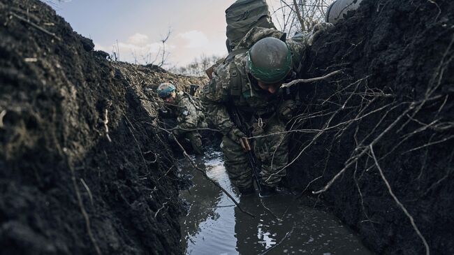 Украинские военные в районе Артемовска. Архивное фото