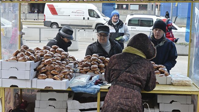 Уличная торговля в Варшаве, Польша