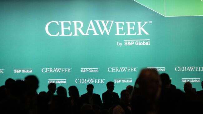 Участники энергетической конференции CERAWeek в Хьюстоне