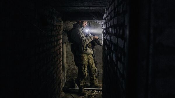 Украинский военнослужащий в укрытии в городе Часов Яр