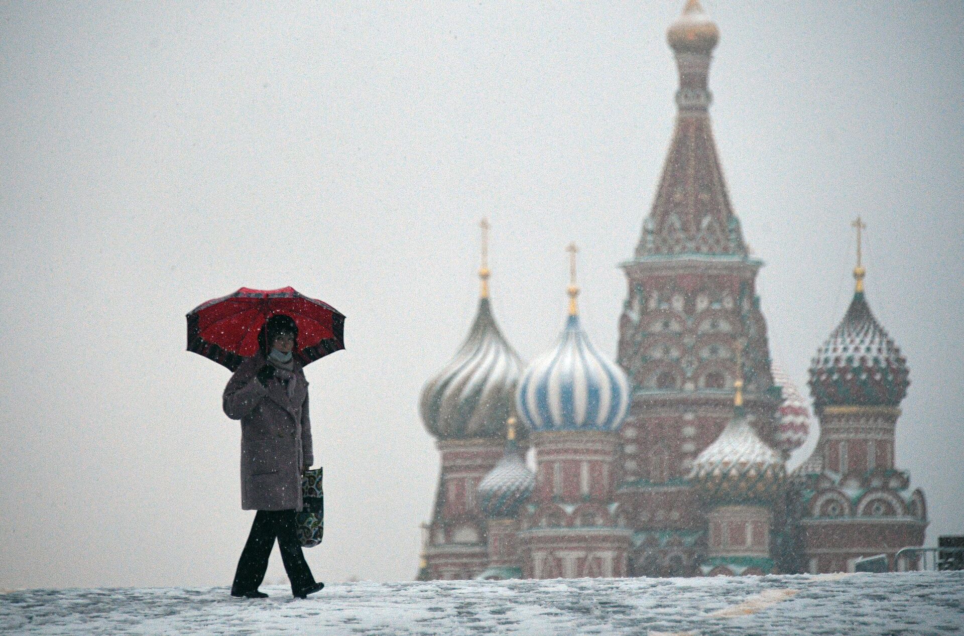 31 октября москва. Марина Макарова метеоролог. Снегопад на красной площади. Снег в России. Снег в Москве.