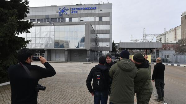 Журналисты на территории Запорожской АЭС в Энергодаре