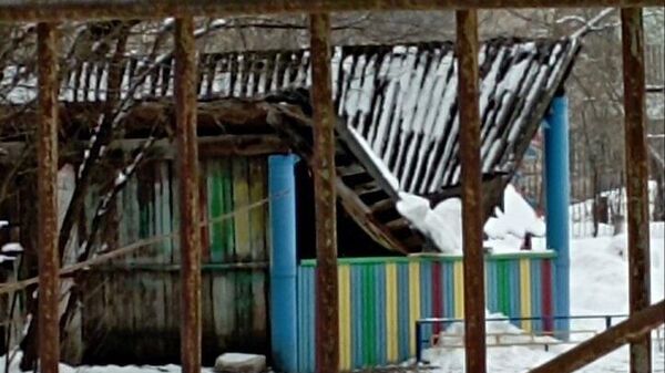 Крыша веранды в детском саду города Гусь-Хрустальный обрушилась под тяжестью снега