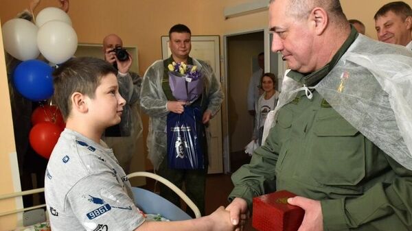 Мальчик Федор, проявивший героизм и самоотверженность во время вооруженного нападения в Брянской области, награжден медалью За доблесть и отвагу