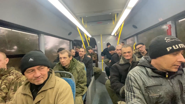 Возвращение российских военных из украинского плена