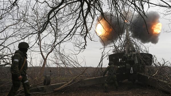 Артиллеристы вооруженных сил РФ ведут огонь в зоне спецоперации