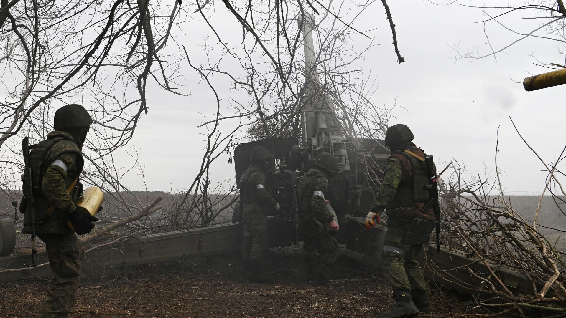 Артиллеристы вооруженных сил РФ ведут огонь по позициям ВСУ из гаубицы Мста-Б в южном секторе СВО - РИА Новости, 1920, 09.03.2023