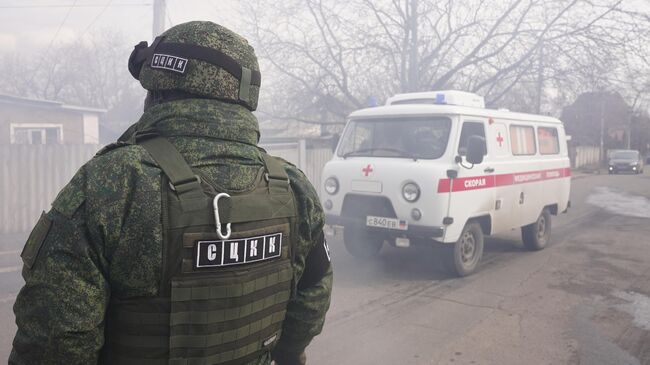 Сотрудник СЦКК Донецкой народной республики на месте обстрела 