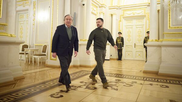 Генсек ООН Антониу Гутерреш и президент Украины Владимир Зеленский во время встречи в Киеве