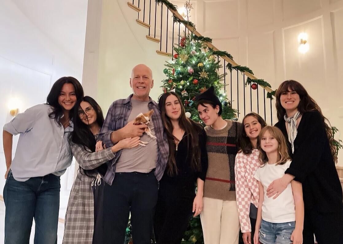 Брюс Уиллис с семьей Брюс Уиллис с семьей - РИА Новости, 1920, 20.08.2025