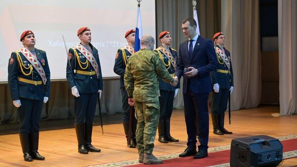 Глава Хабаровского края Михаил Дегтярев наградил бойцов Росгвардии, прибывших из зоны СВО
