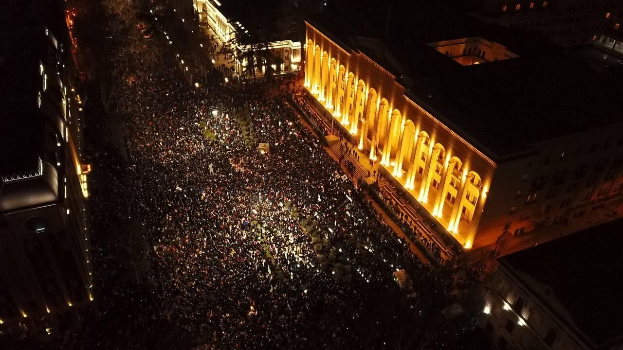 Участники акции протеста у здания парламента Грузии на проспекте Руставели в центре Тбилиси - РИА Новости, 1920, 10.03.2023