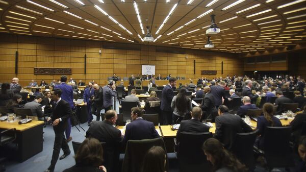 Участники перед началом заседания Совета управляющих МАГАТЭ в Вене