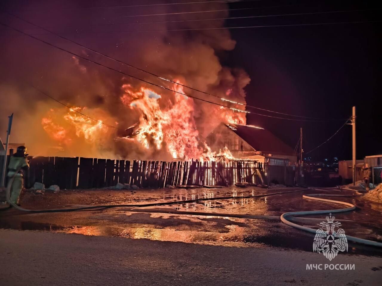 В Иркутской области прохожие помогли спасти детей из пожара - РИА Новости,  11.03.2023