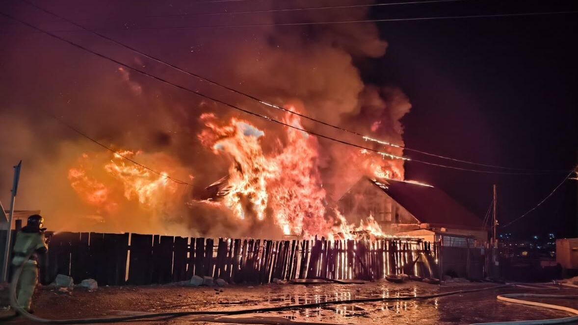 Пожар в частных домах в садоводстве Зеленая горка, Иркутская область - РИА Новости, 1920, 11.03.2023