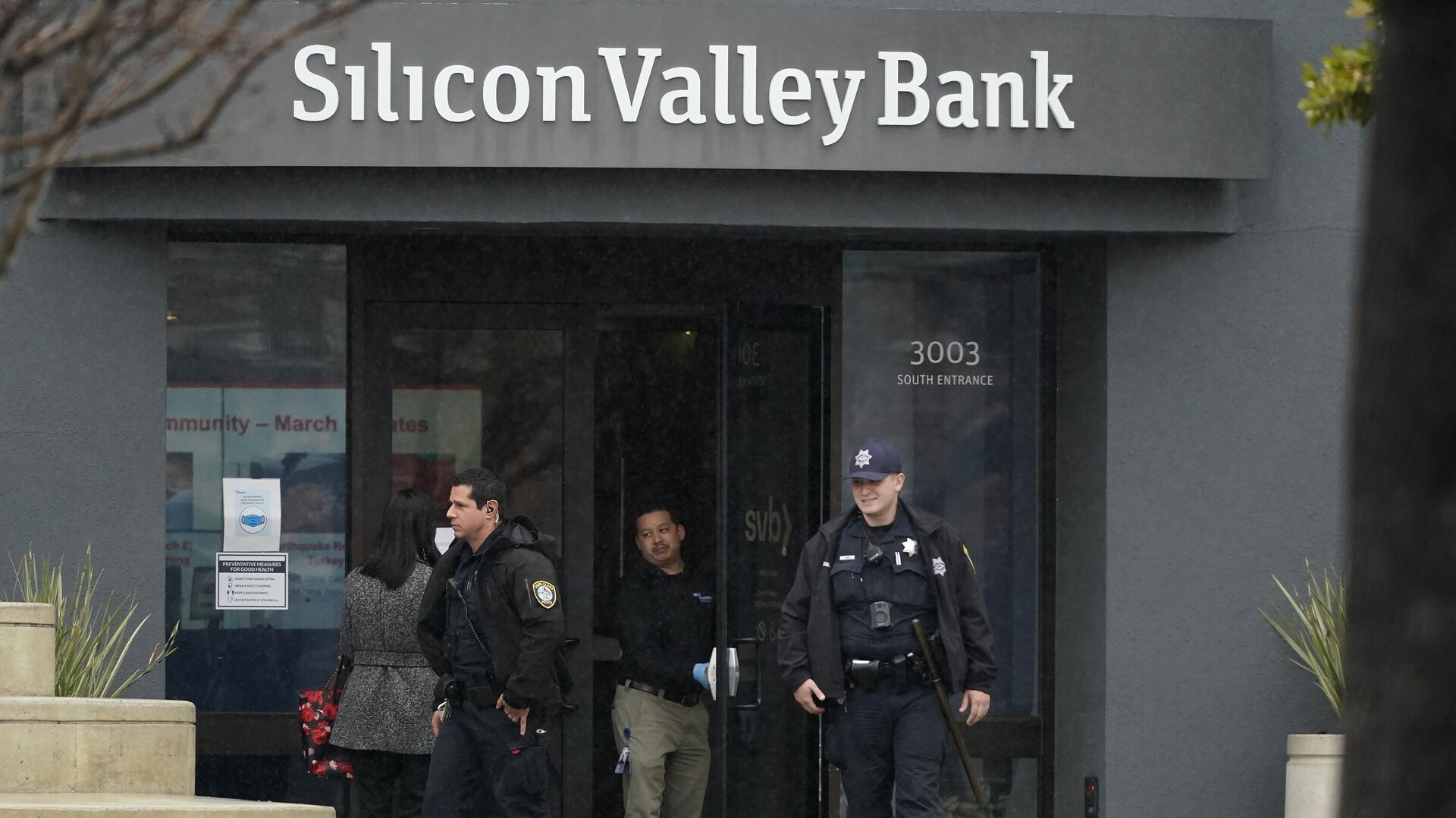 Полиция возле банка Silicon Valley в Санта-Кларе, Калифорния - РИА Новости, 1920, 11.03.2023