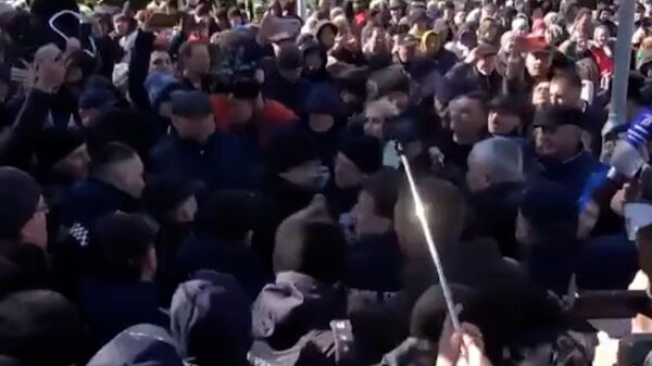 Долой Майю Санду: ситуация в Кишиневе, где тысячи людей вышли на митинг