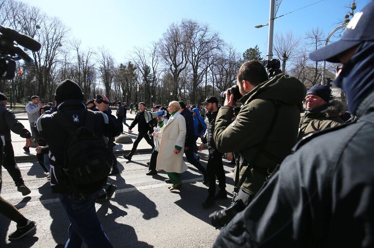 Вице-председатель партии Шор Марина Таубер во время акции протеста оппозиции в центре Кишинева