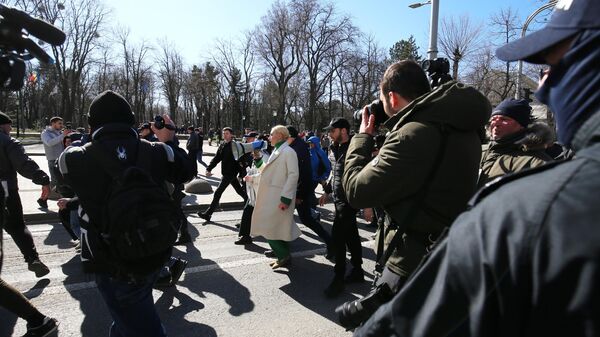 Вице-председатель партии Шор Марина Таубер во время акции протеста оппозиции в центре Кишинева