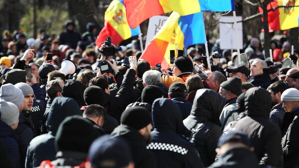 Участники акции протеста оппозиции в Молдавии