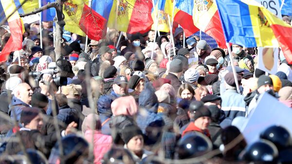 Участники акции протеста оппозиции в центре Кишинева