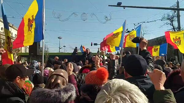 Долой диктатуру: в Кишиневе прошел митинг против роста цен и тарифов