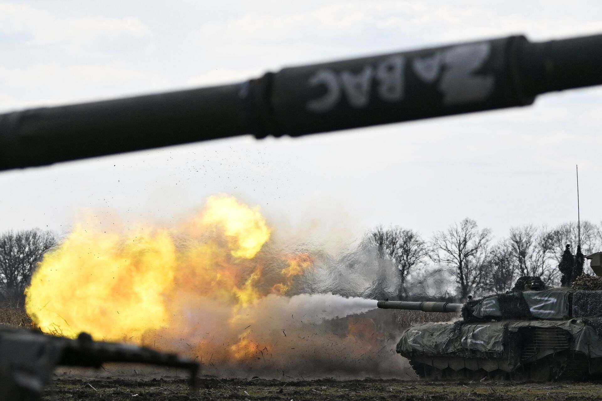 Танк Т-90М Прорыв в зоне проведения спецоперации - РИА Новости, 1920, 27.04.2023