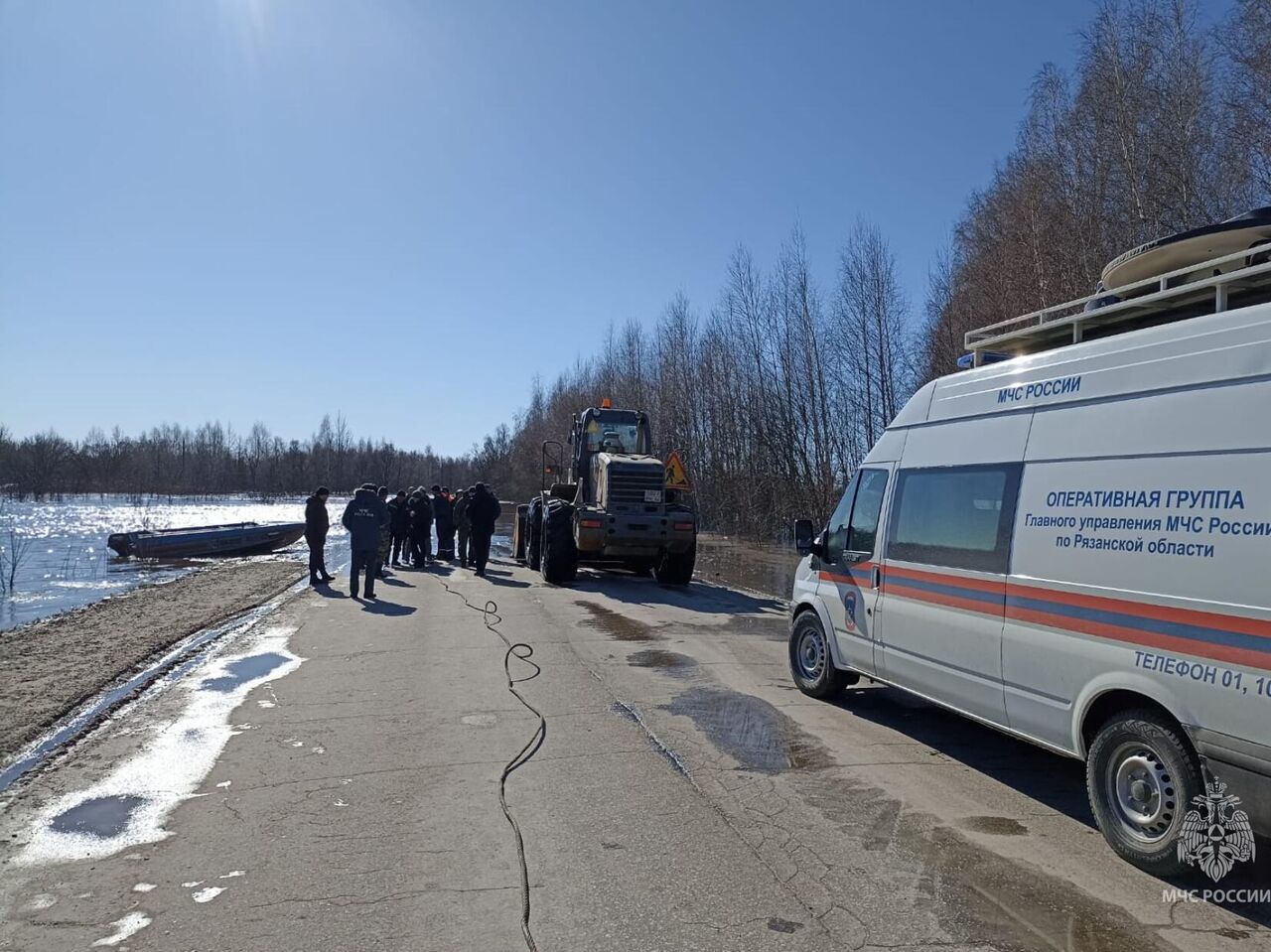 В Рязанской области утонул большегруз - РИА Новости, 13.03.2023