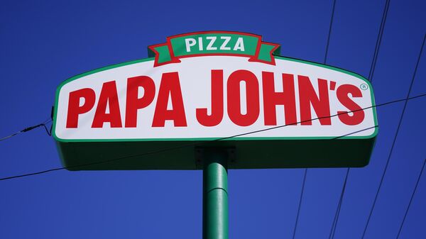 Вывеска пиццерии Papa John's 