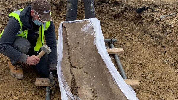 Древний свинцовый гроб, обнаруженный на ранее неизвестном 1600-летнем кладбище в Лидсе 