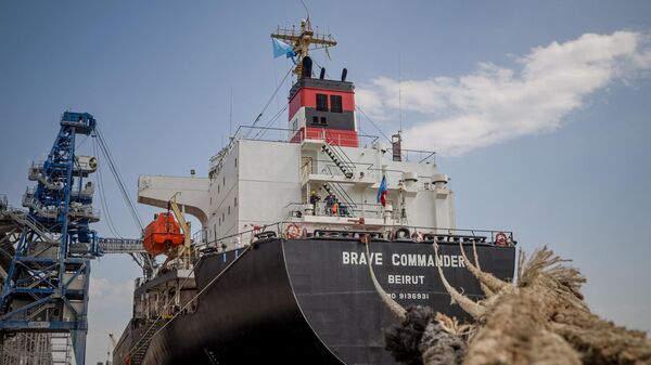 Погрузка зерна на судно Brave Commander для экспорта в Эфиопию,  порт Южный, Украина