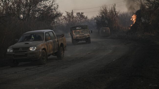 Украинские военные автомобили в районе Артемовска