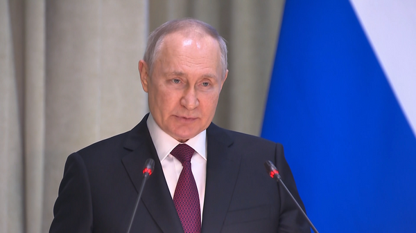 Путин: прошу жестко реагировать на попытки дестабилизации жизни в стране